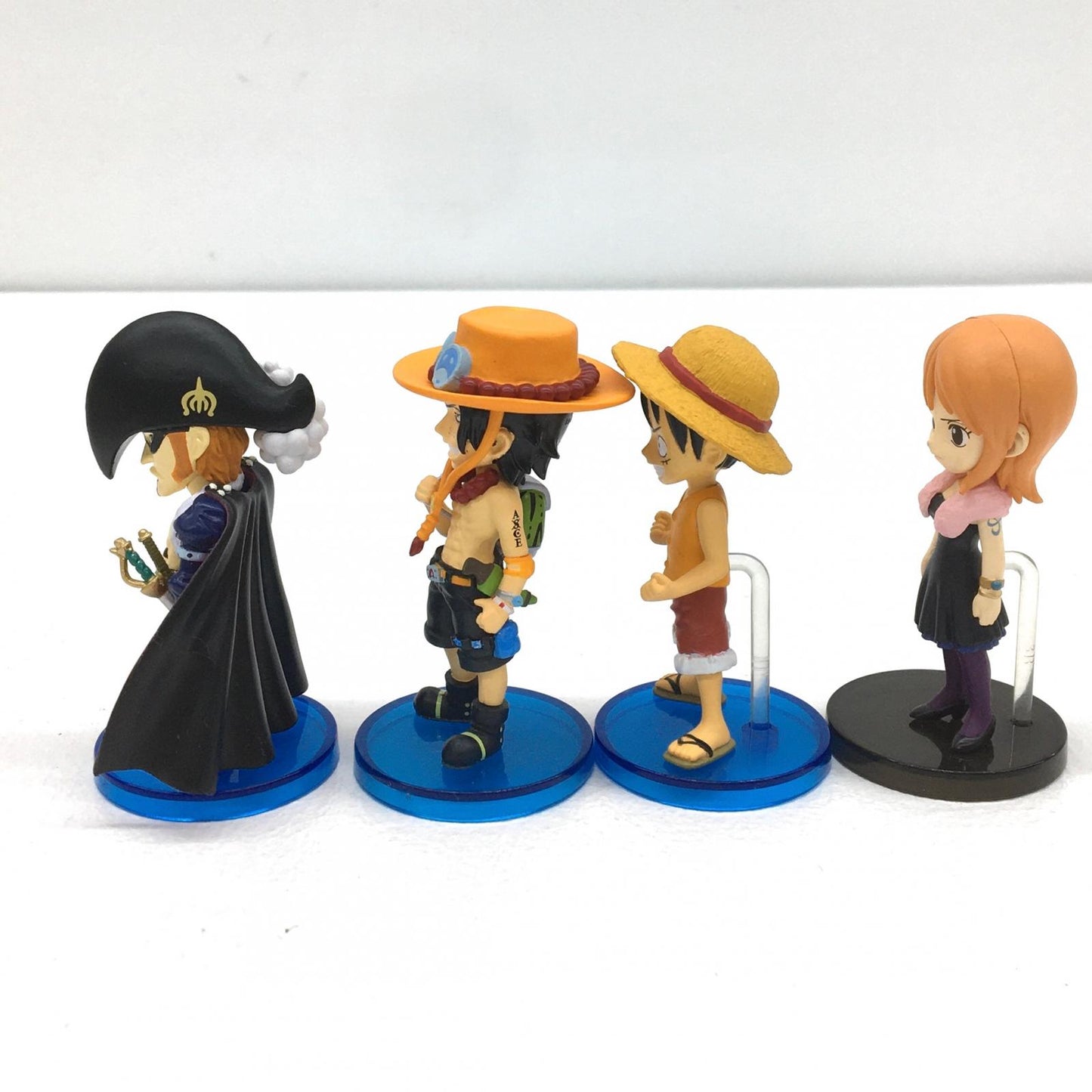 【中古】 ワンピース フィギュア エース ドレーク ナミ ルフィ ワールドコレクタブル 4体セット【フィギュア】【加古川物流】