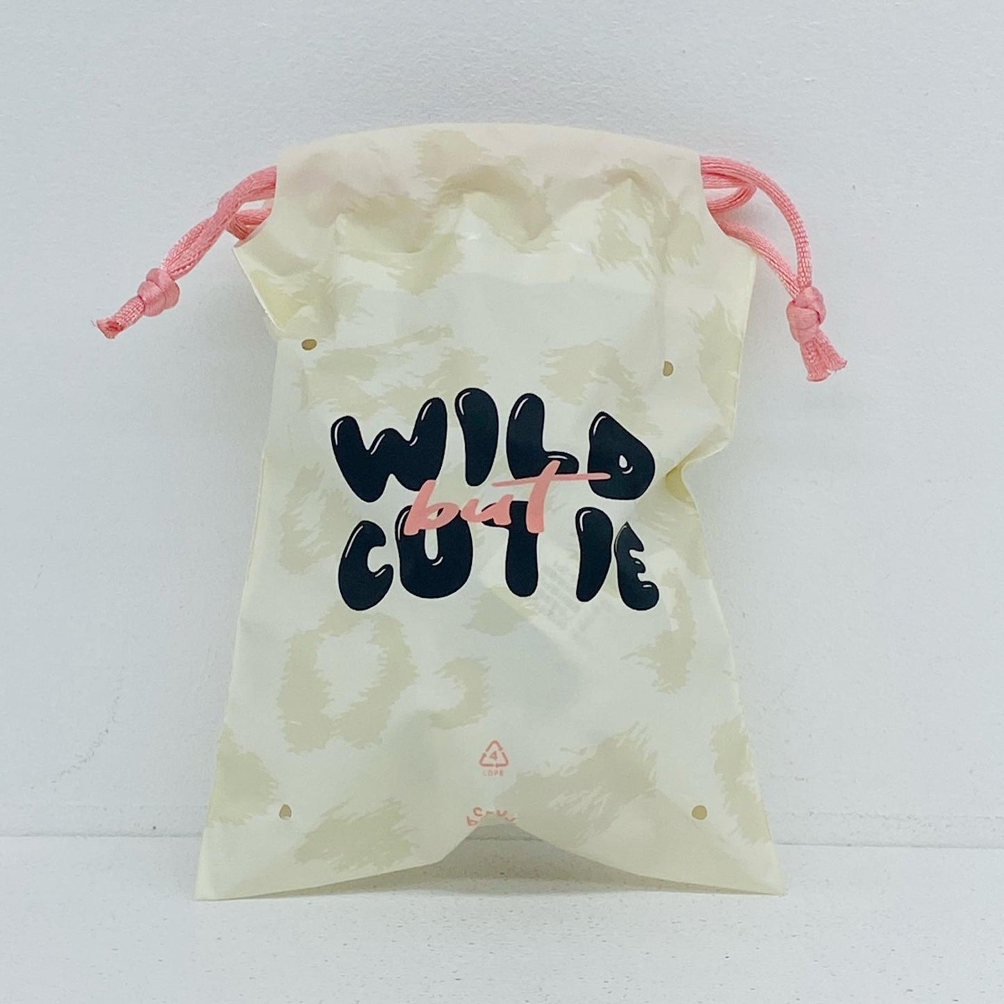 ぬいぐるみ Vanilla Cutie「CRYBABY Wild but Cutie Seriesビニールぬいぐるみペンダント」 POPMART Vanilla Cutie CRYBABY Wild but Cutie Series ぬいぐるみペンダント【加古川物流】