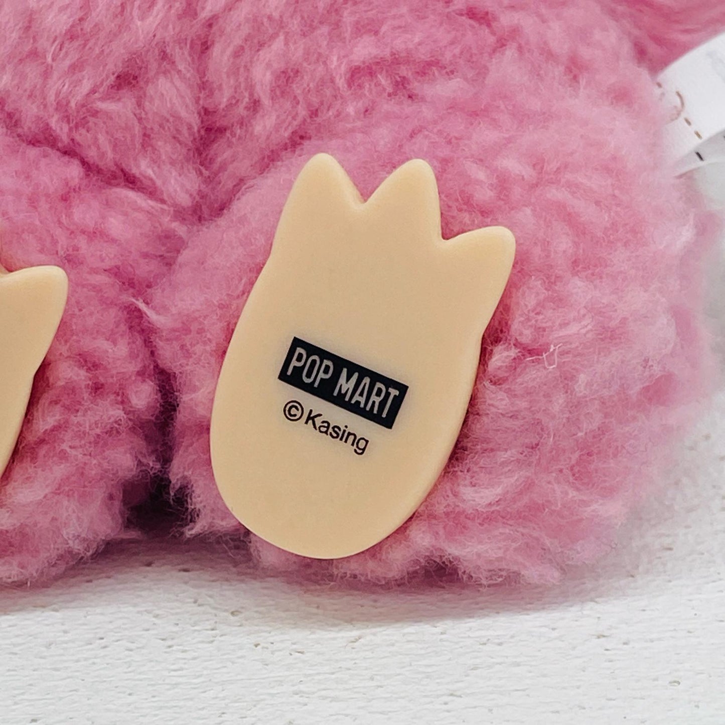 ぬいぐるみ Lychee Berry「THE MONSTERS Exciting Macaron シリーズ ぬいぐるみ ペンダント」【飾磨店】