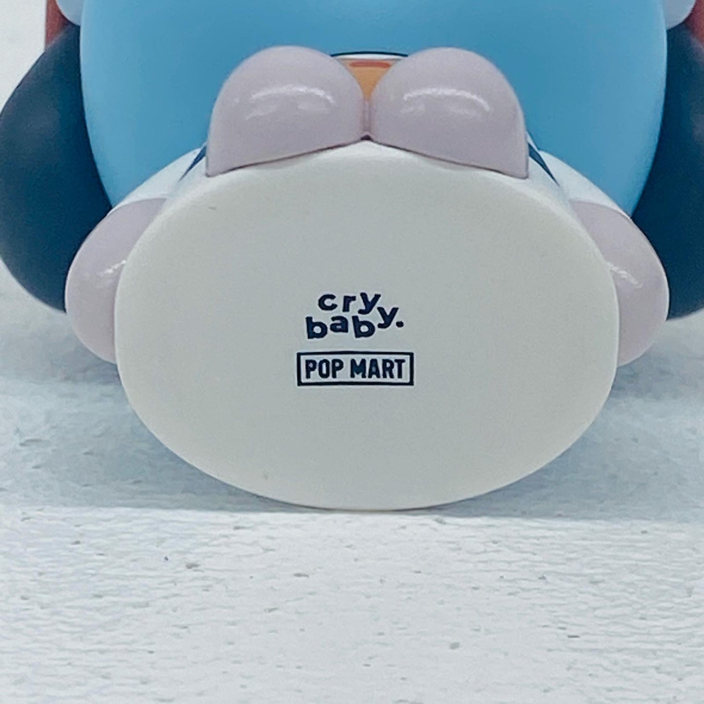 フィギュア The Outsider -Mini 「POPMART CRYBABY CRYING TO THE MOON SITTING シリーズ」 The Outsider CRYBABY CRYING TO THE MOON SITTING【フィギュア】【飾磨店】