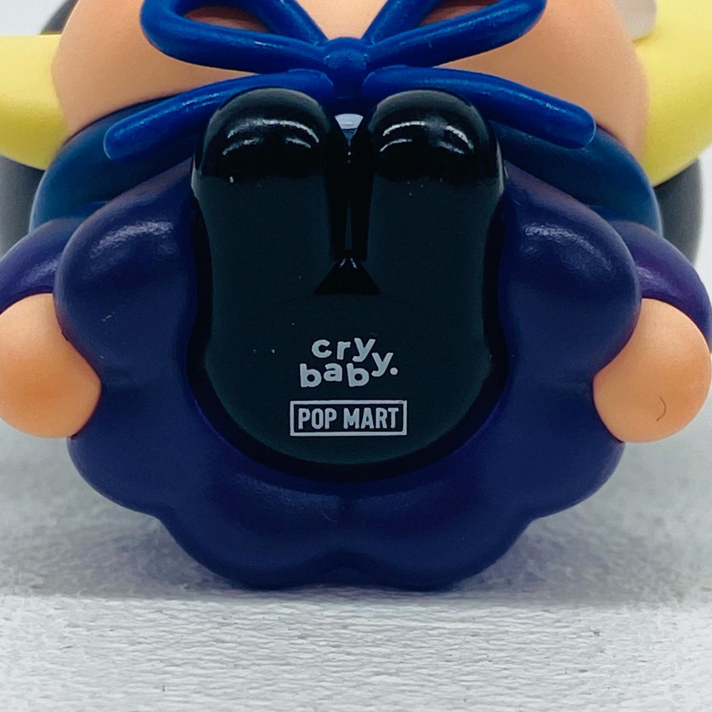 フィギュア The Half Moon -Mini 「POPMART CRYBABY CRYING TO THE MOON SITTING シリーズ」 The Half Moon CRYBABY CRYING TO THE MOON SITTING【フィギュア】【飾磨店】