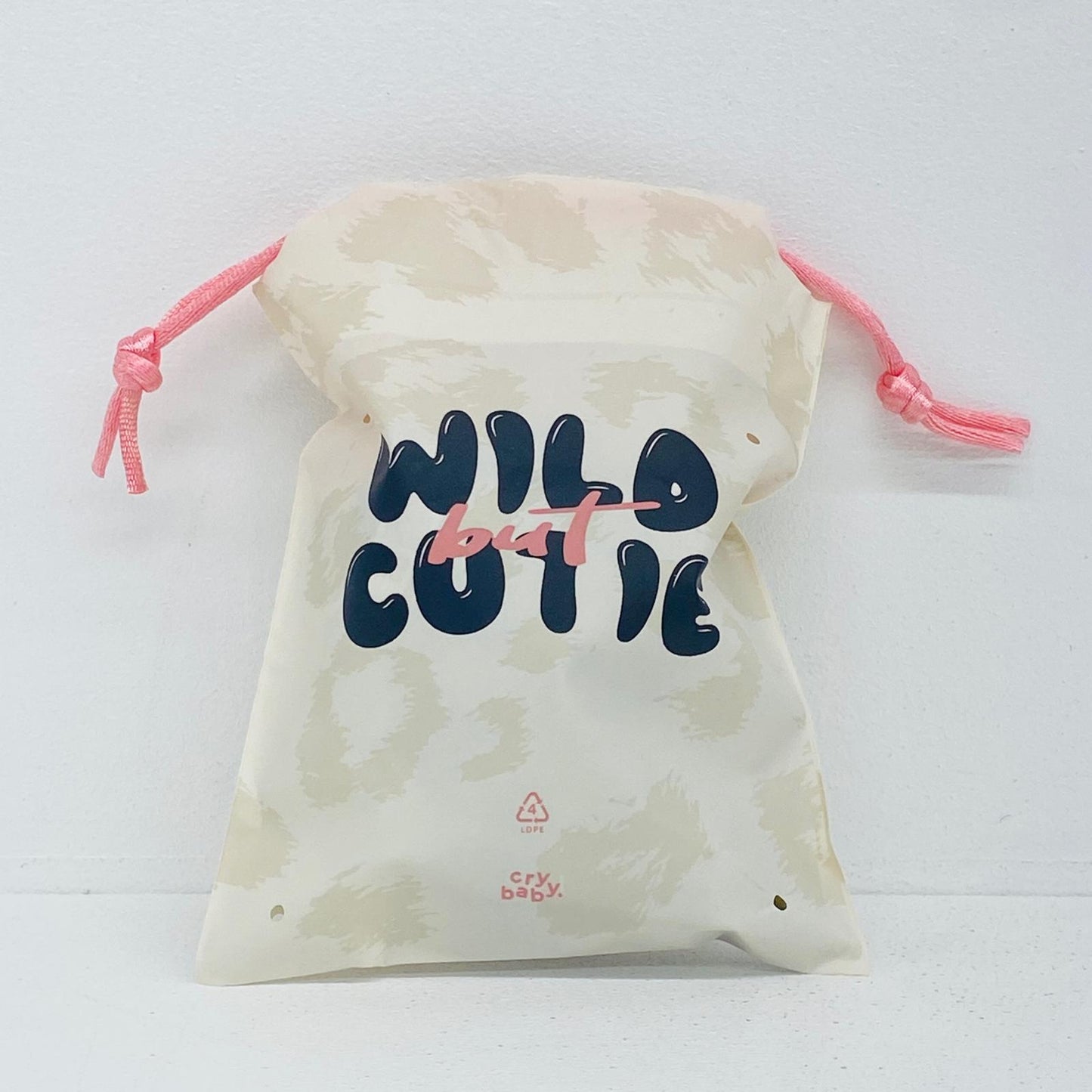 ぬいぐるみ Camo Cutie「CRYBABY Wild but Cutie Seriesビニールぬいぐるみペンダント」 POPMART Camo Cutie CRYBABY Wild but Cutie Series ビニールぬいぐるみペンダント【飾磨店】