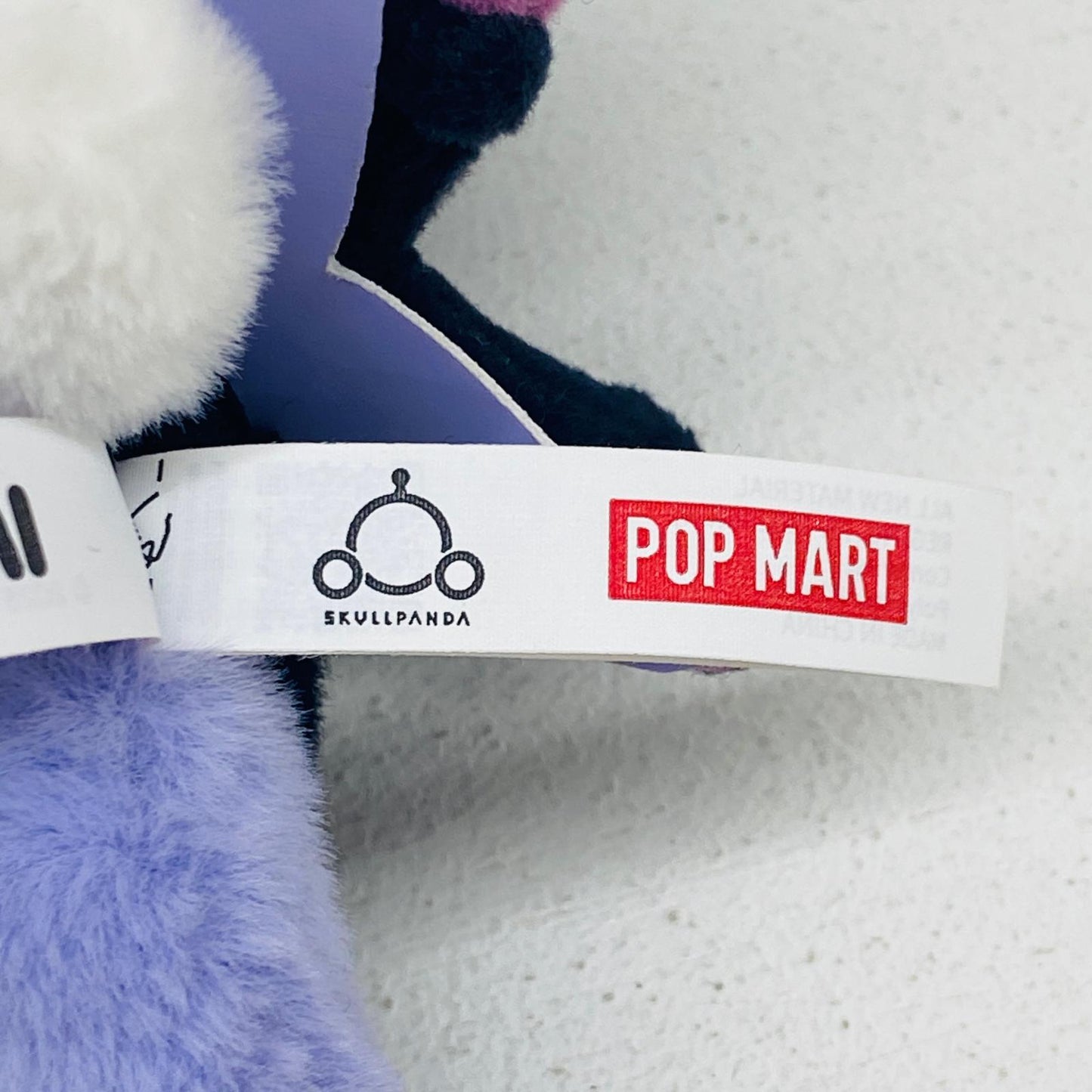 ぬいぐるみ SKULLPANDA×KUROMI ぬいぐるみペンダント 「POPMART SKULLPANDA×サンリオキャラクターズ」 SKULLPANDA×KUROMI POPMART SKULLPANDA×サンリオキャラクターズ【加古川物流】