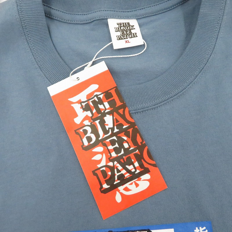 BlackEyePatch | ブラックアイパッチ SCHEDULED DELIVERY LABEL 半袖Tシャツ BEPSS24TE52 ブルー サイズ:XL【瀬戸大橋店】
