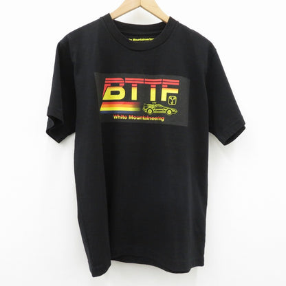 WHITE MOUNTAINEERING | ホワイトマウンテニアリング ×BACK TO THE FUTURE 半袖Ｔシャツ WM2471521 ブラック【瀬戸大橋店】