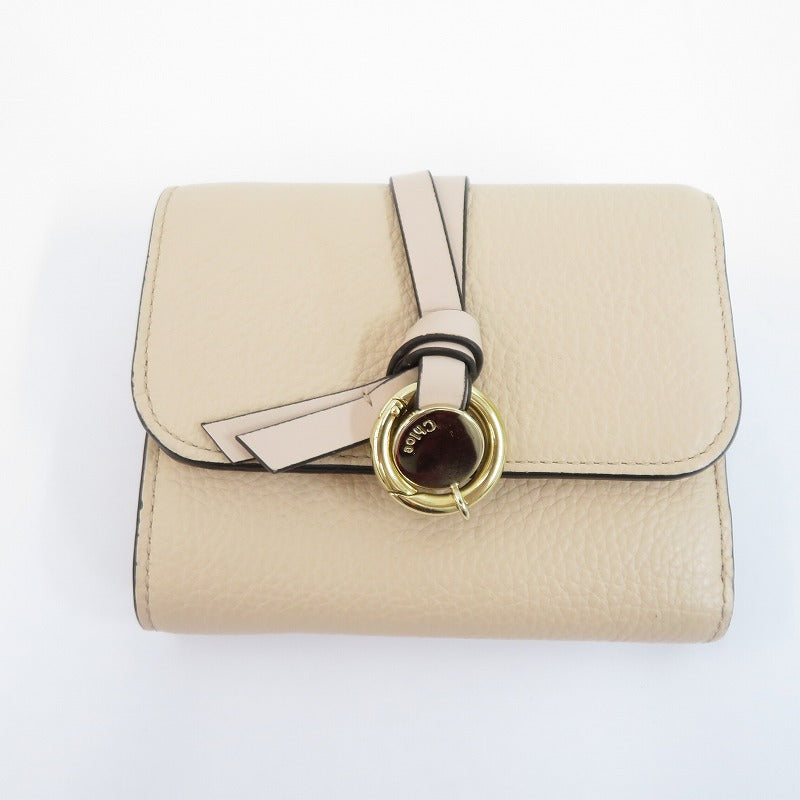 Chloe | クロエ アルファベット スモール トリフォールド ウォレット 三つ折り財布 CHC21WP945F576J5 ベージュ【瀬戸大橋店】