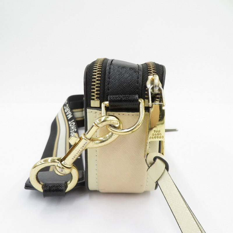 MARC JACOBS | マークジェイコブス ザ スナップショット ショルダーバッグ M0012007 ベージュ【瀬戸大橋店】