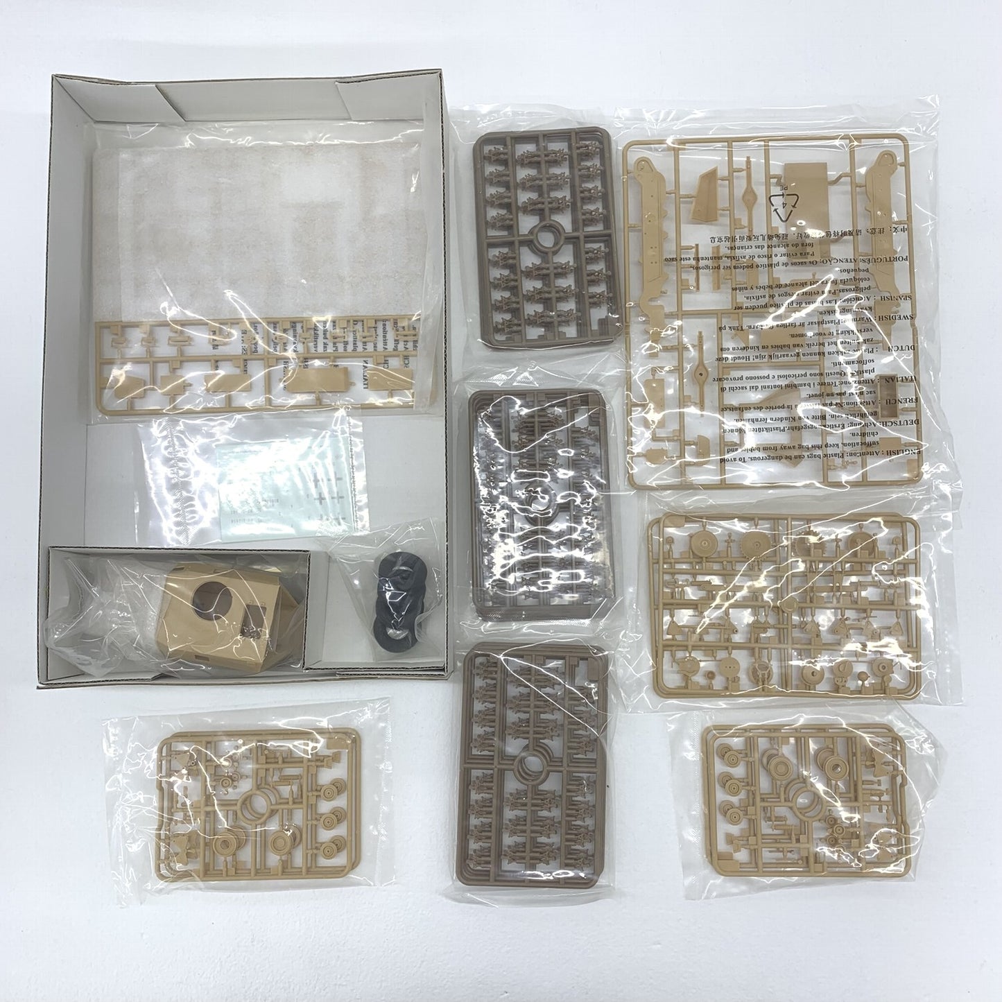 未組立 1/35 ドイツ Sd.Kfz.254 装輪起動併用装甲車　Hobby Boss ホビーボス ファイティングヴィークルシリーズ 82491　..