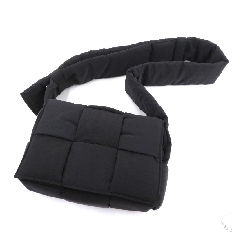 BOTTEGA VENETA | ボッテガヴェネタ スモール パデッド テック カセット ショルダーバッグ 755182VBO818803 ブラック【瀬戸大橋店】
