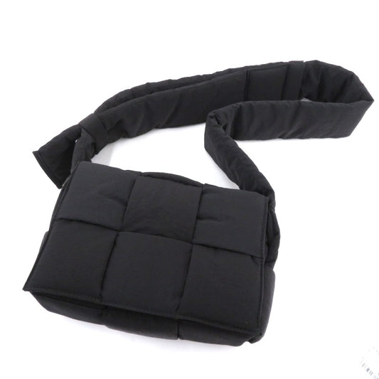 BOTTEGA VENETA | ボッテガヴェネタ スモール パデッド テック カセット ショルダーバッグ 755182VBO818803 ブラック【瀬戸大橋店】