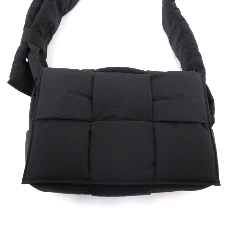 BOTTEGA VENETA | ボッテガヴェネタ スモール パデッド テック カセット ショルダーバッグ 755182VBO818803 ブラック【瀬戸大橋店】