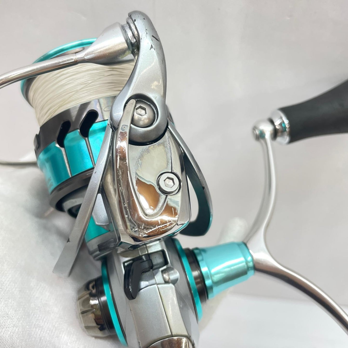 【フィッシング/釣り/釣具/リール】 【スピニングリール】Daiwa | ダイワ 18エメラルダスAIRLT3000S-CXH ※全体的に目立つキズ多数あり【瀬戸大橋店】