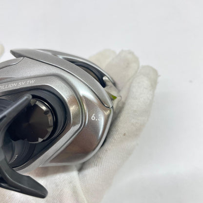 【フィッシング/釣り/釣具/リール】 【ベイトリール/左ハンドル】Daiwa | ダイワ 21ジリオンSVTW1000L 00630214【瀬戸大橋店】