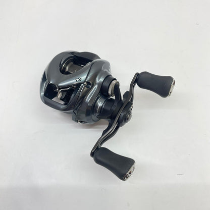 【フィッシング/釣り/釣具/リール】 【ベイトリール/左ハンドル】Daiwa | ダイワ 25タトゥーラSVTW100L 00630152【瀬戸大橋店】