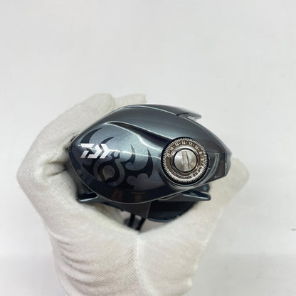 【フィッシング/釣り/釣具/リール】 【ベイトリール/左ハンドル】Daiwa | ダイワ 25タトゥーラSVTW100L 00630152【瀬戸大橋店】