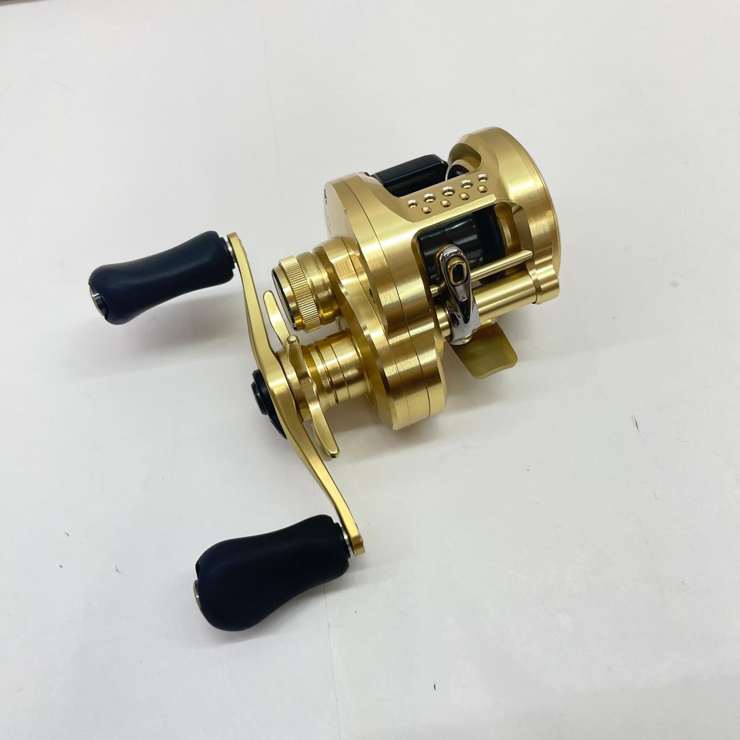 【フィッシング/釣り/釣具/リール】 【ベイトリール/右ハンドル】SHIMANO | シマノ 21カルカッタコンクエスト100 04232【瀬戸大橋店】