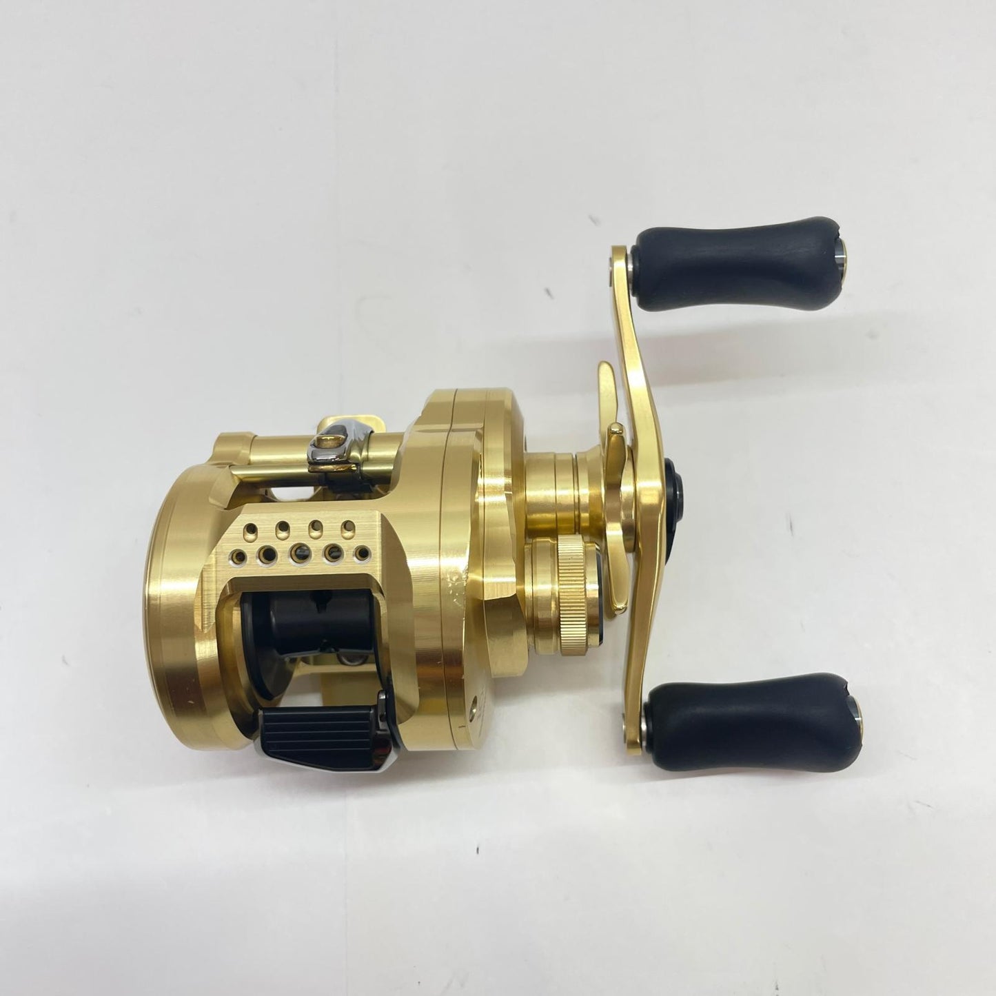 【フィッシング/釣り/釣具/リール】 【ベイトリール/右ハンドル】SHIMANO | シマノ 21カルカッタコンクエスト100 04232【瀬戸大橋店】