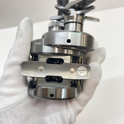 【フィッシング/釣り/釣具/リール】 【ベイトリール/右ハンドル】SHIMANO | シマノ 20カルカッタコンクエストDC100 04083【瀬戸大橋店】
