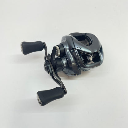 【フィッシング/釣り/釣具/リール】 【ベイトリール/右ハンドル】Daiwa | ダイワ 25タトゥーラSVTW100H 00630153【瀬戸大橋店】