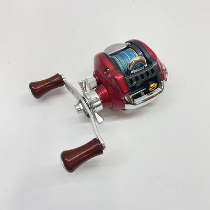 【フィッシング/釣り/釣具/リール】 【ベイトリール/右ハンドル】Daiwa | ダイワ SMAKレッドチューン100R 615012【瀬戸大橋店】