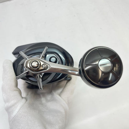 【フィッシング/釣り/釣具/リール】 【ベイトリール/左ハンドル】Daiwa | ダイワ 21シーボーグ300JL 00810019 巻取距離20.7ｋｍ・使用時間24Ｈ【瀬戸大橋店】