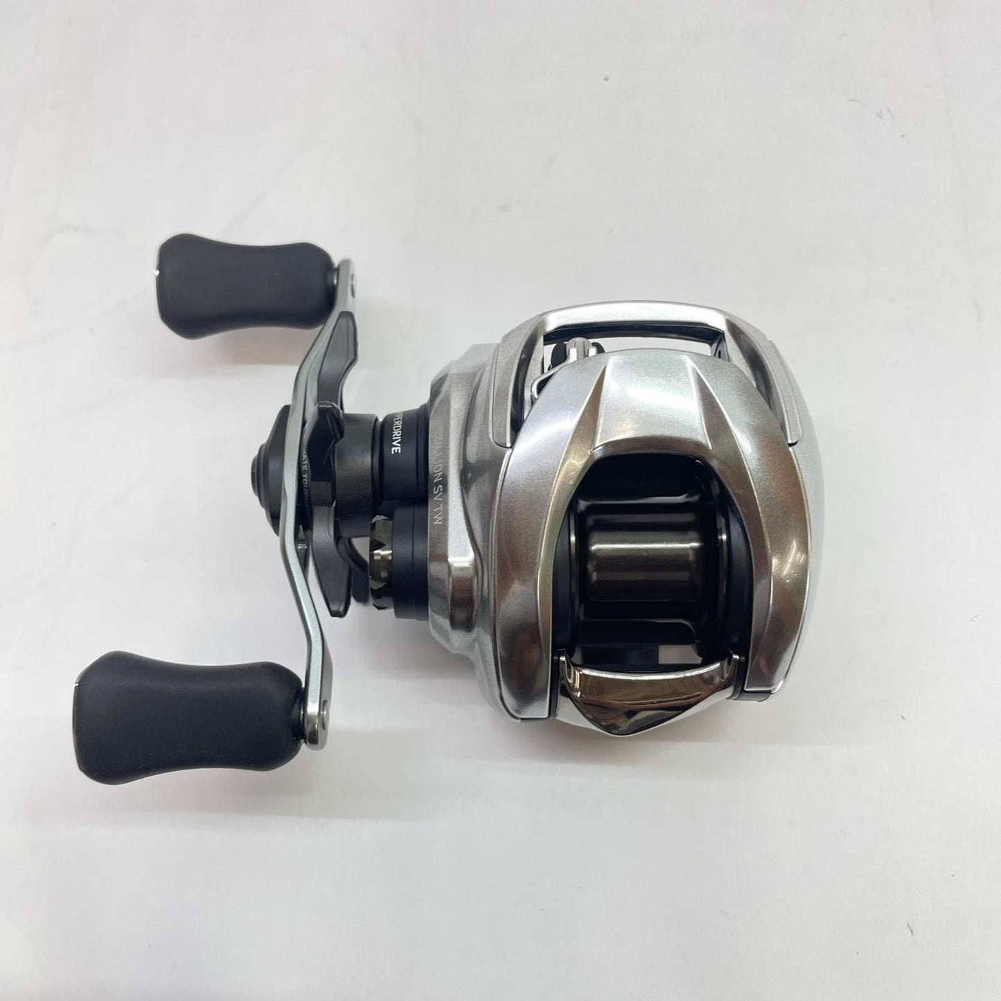 【フィッシング/釣り/釣具/リール】 【ベイトリール/右ハンドル】Daiwa | ダイワ 21ジリオンSVTW1000L 00630214【瀬戸大橋店】