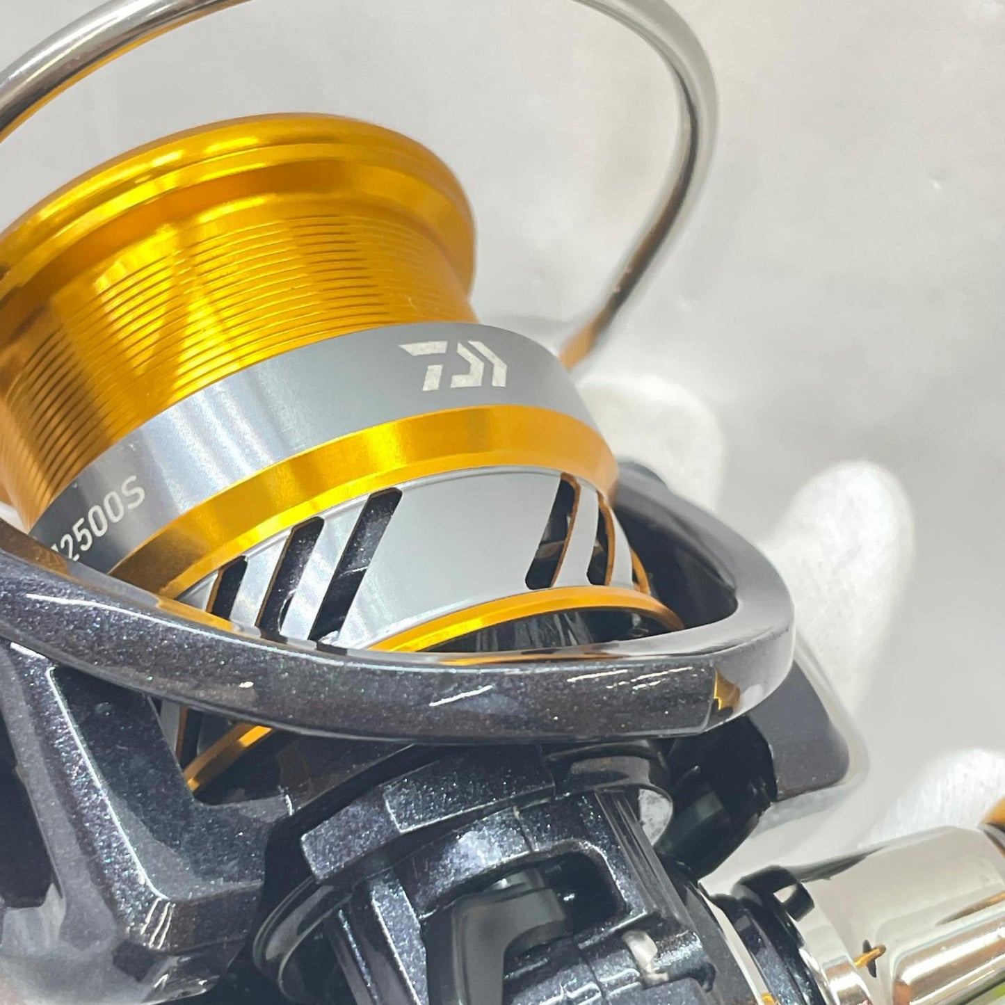 【フィッシング/釣り/釣具/リール】 【スピニングリール】Daiwa | ダイワ 20レブロスLT2500S【瀬戸大橋店】