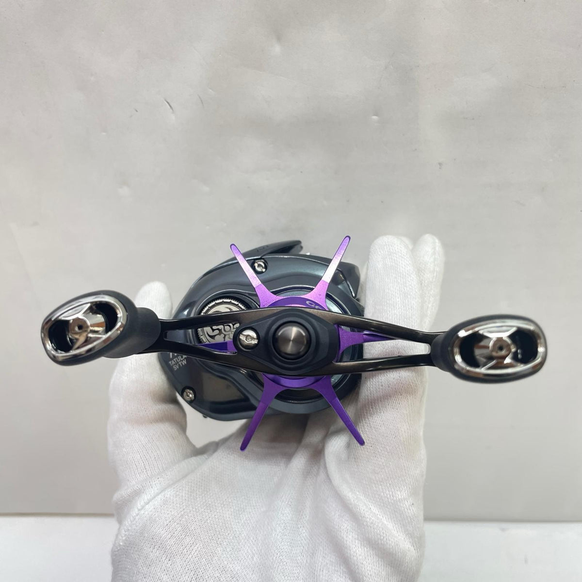 【フィッシング/釣り/釣具/リール】 【ベイトリール/右ハンドル】Daiwa | ダイワ 25タトゥーラSVTW100H 00630153 ※カスタム品純正パーツありません。【瀬戸大橋店】