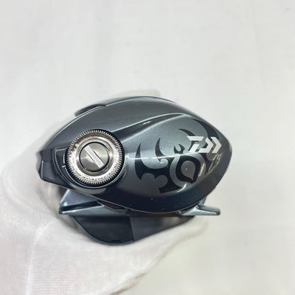 【フィッシング/釣り/釣具/リール】 【ベイトリール/右ハンドル】Daiwa | ダイワ 25タトゥーラSVTW100H 00630153 ※カスタム品純正パーツありません。【瀬戸大橋店】