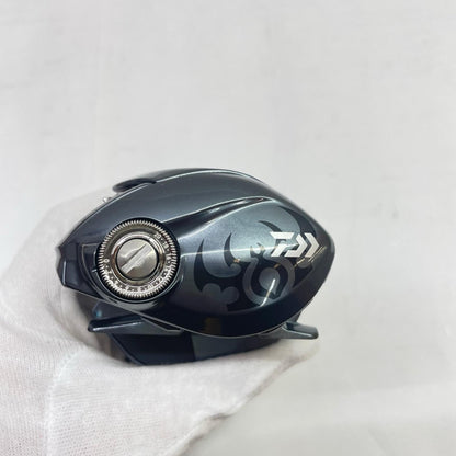 【フィッシング/釣り/釣具/リール】 【ベイトリール/右ハンドル】Daiwa | ダイワ 25タトゥーラSVTW100 00630151【瀬戸大橋店】