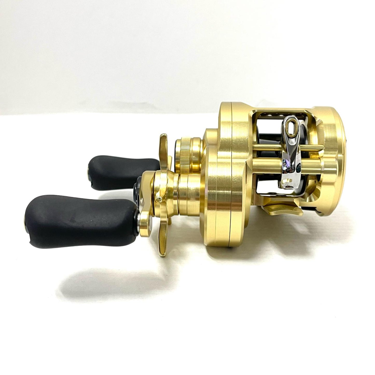 【フィッシング/釣り/釣具/リール】 【ベイトリール/右ハンドル】SHIMANO | シマノ 21カルカッタコンクエスト 100【尾張小牧店】