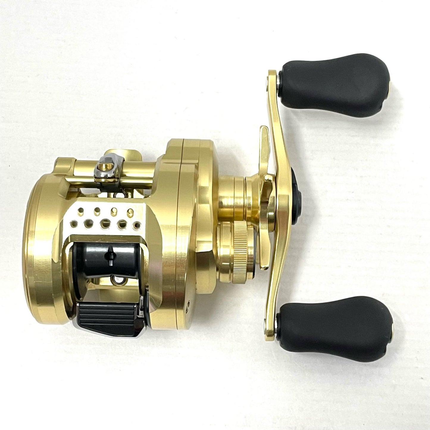 【フィッシング/釣り/釣具/リール】 【ベイトリール/右ハンドル】SHIMANO | シマノ 21カルカッタコンクエスト 100【尾張小牧店】