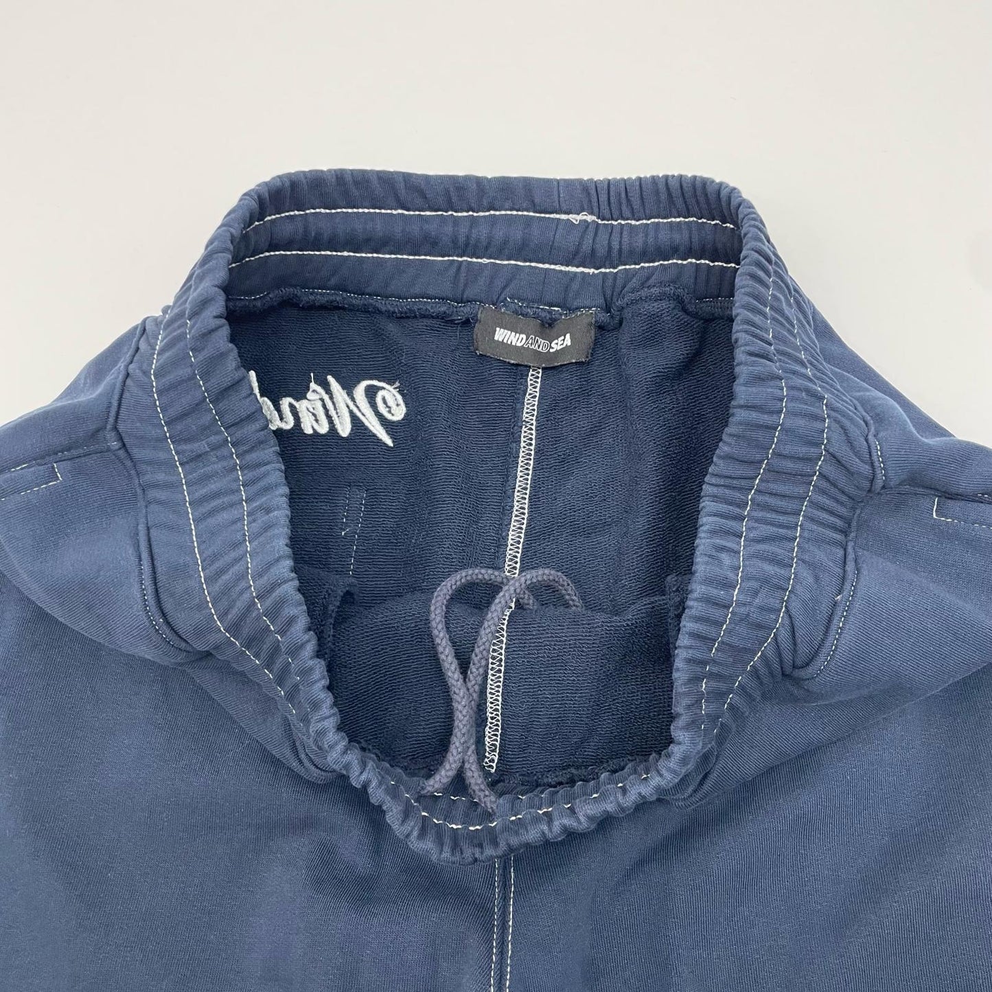 WIND AND SEA | ウィンダンシーウインダンシー STITCH LOGO SWEATPANT パンツ WDS-O-ATTD-25-Q1-PT-02 ネイビー サイズ：XL【尾張小牧店】