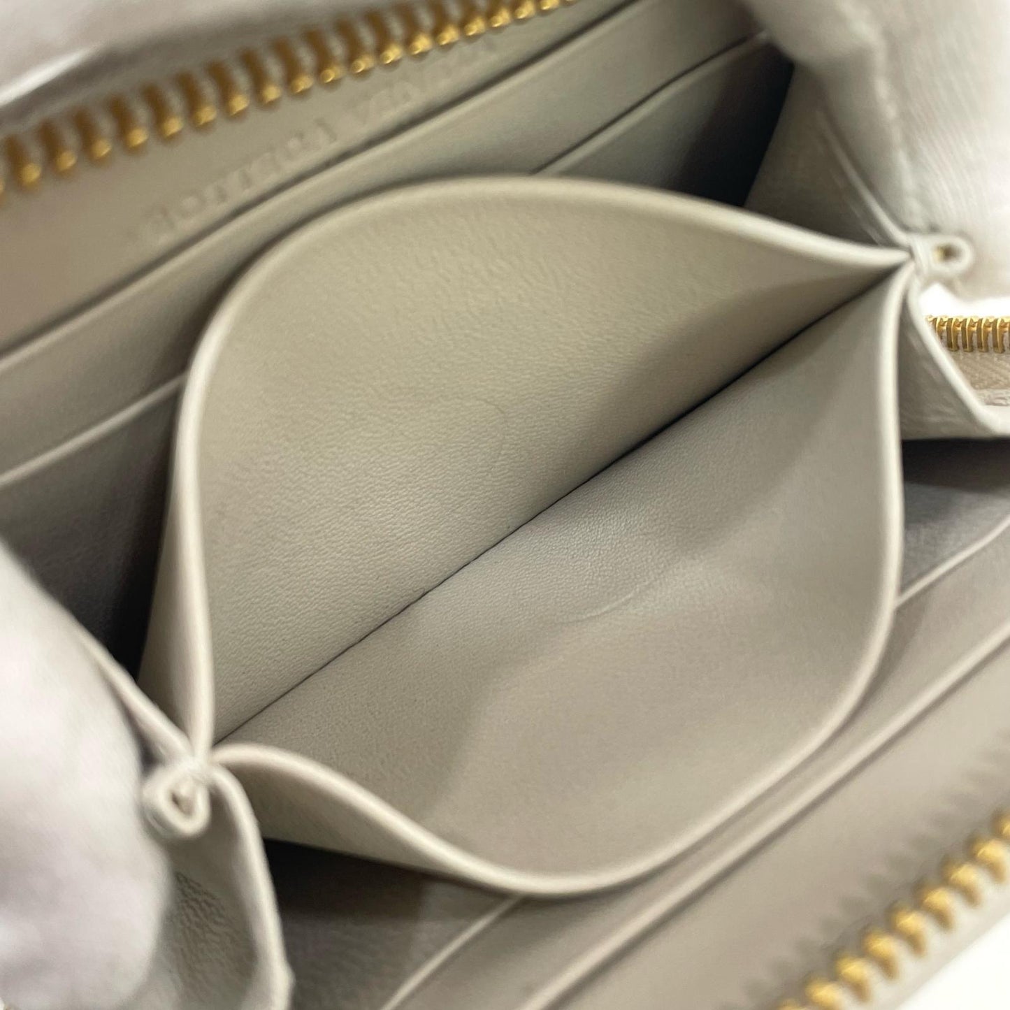 BOTTEGA VENETA | ボッテガヴェネタ イントレチャート コインケース ホワイト×レッド【尾張小牧店】