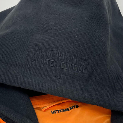 VETEMENTS | ヴェトモンベトモン Reversible Hooded Bomber Jacket ミリタリーコート UA53JA900B ブラック×オレンジ サイズ：S【尾張小牧店】