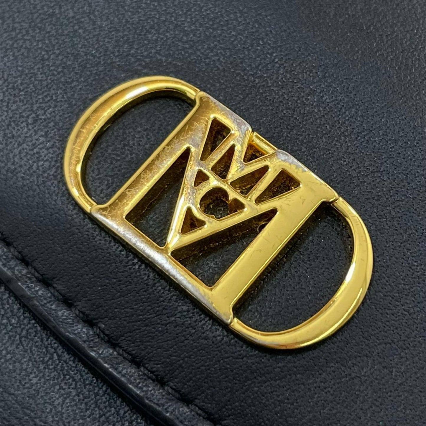 MCM | エム・シー・エム 三つ折り財布 ブラック×ピンク【尾張小牧店】