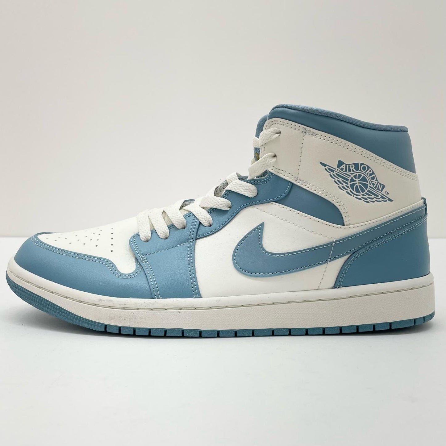 NIKE | ナイキ WMNS AIR JORDAN 1 MID スニーカー BQ6472-141 ホワイト×ブルー 29cm【尾張小牧店】
