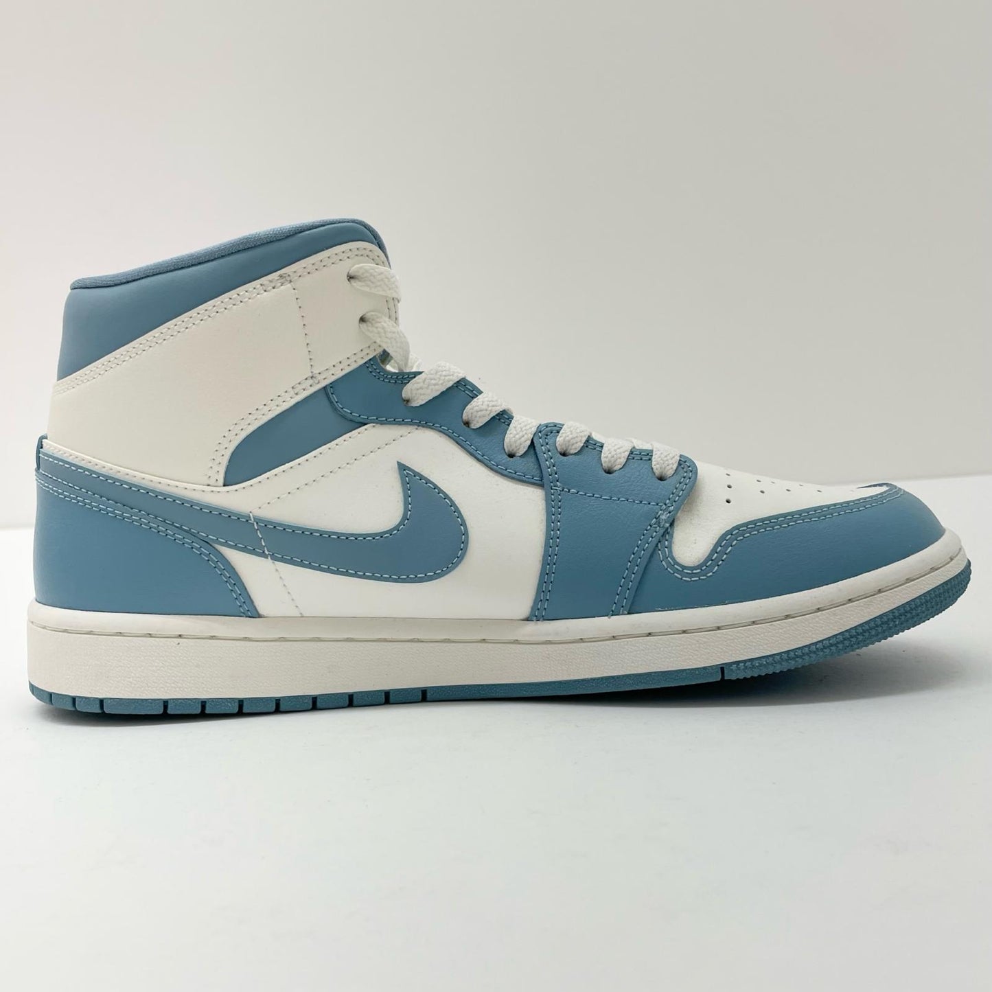 NIKE | ナイキ WMNS AIR JORDAN 1 MID スニーカー BQ6472-141 ホワイト×ブルー 29cm【尾張小牧店】
