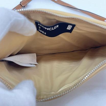 MONCLER GENIUS | モンクレールジニアス TUYA ショルダーバッグ G10946A60000 ベージュ【尾張小牧店】
