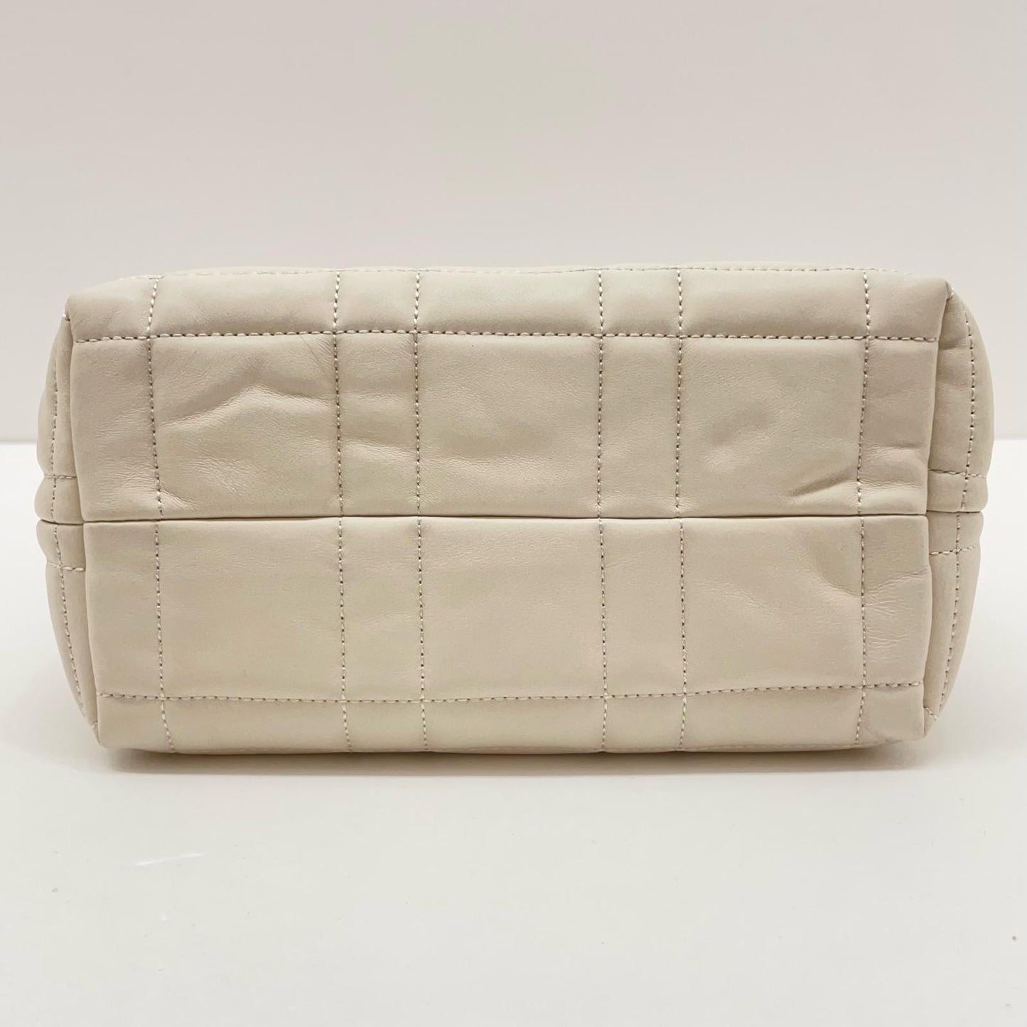 kate spade NEW YORK | ケイトスペードニューヨーク ｿﾌﾄｳｪｱ ｷﾙﾃｯﾄﾞ ﾚｻﾞｰﾐﾆﾄｰﾄ ショルダーバッグ K7988-1 ホワイト【尾張小牧店】