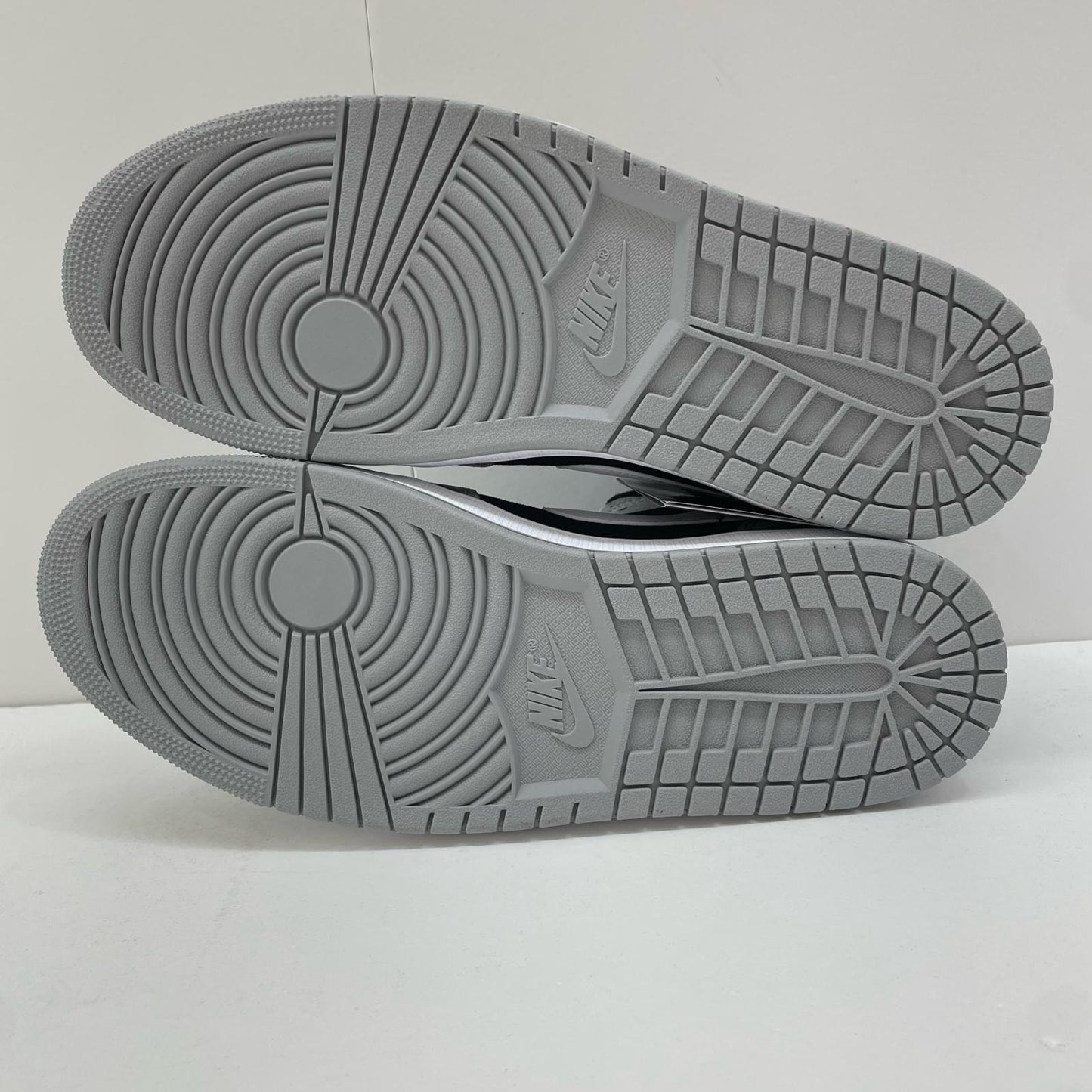 NIKE | ナイキ Air Jordan 1 Mid スニーカー DM1200-016 グレー 30cm