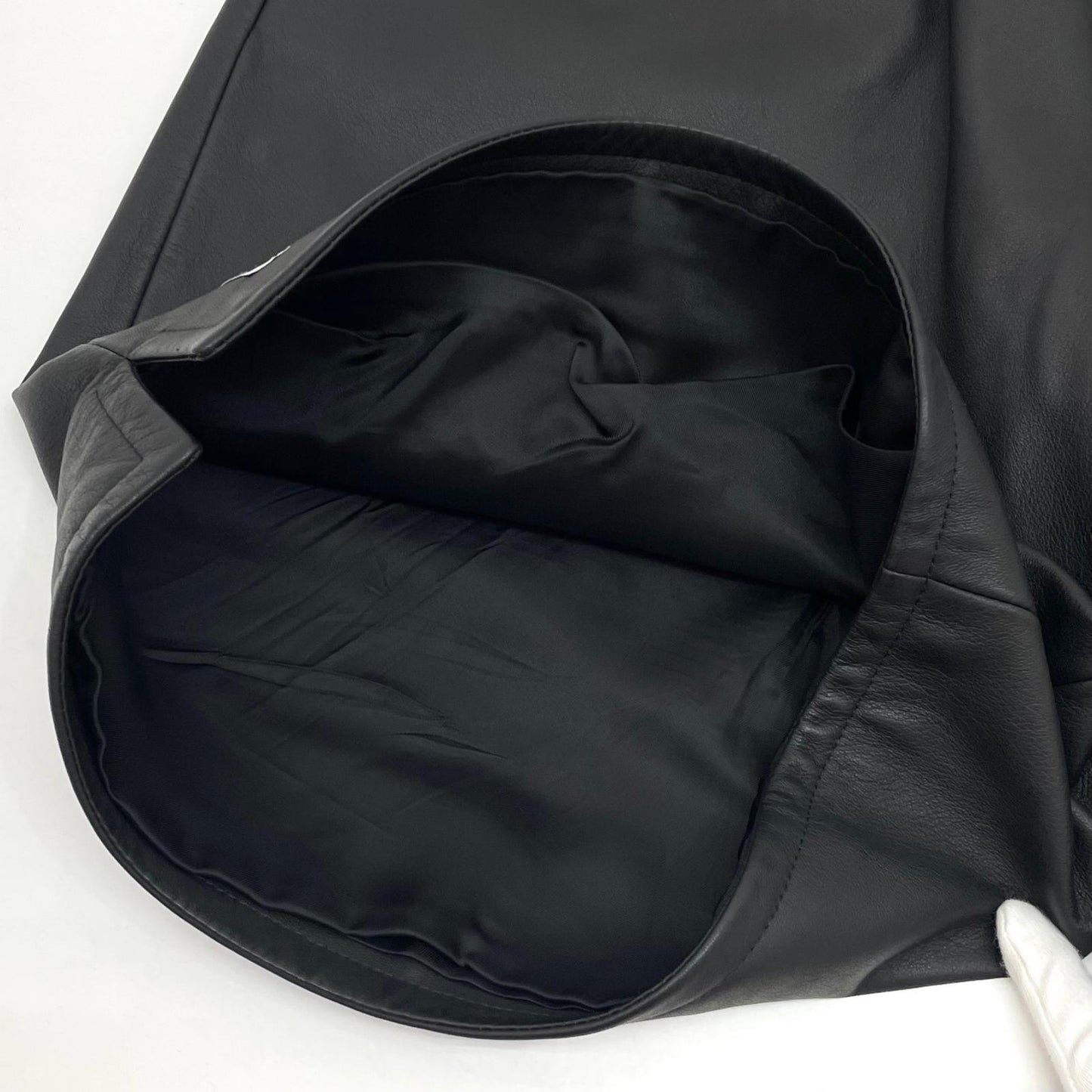 【中古】Valentino | ヴァレンチノ レザーハーフパンツ　ショートパンツ ブラック サイズ：46【尾張小牧店】
