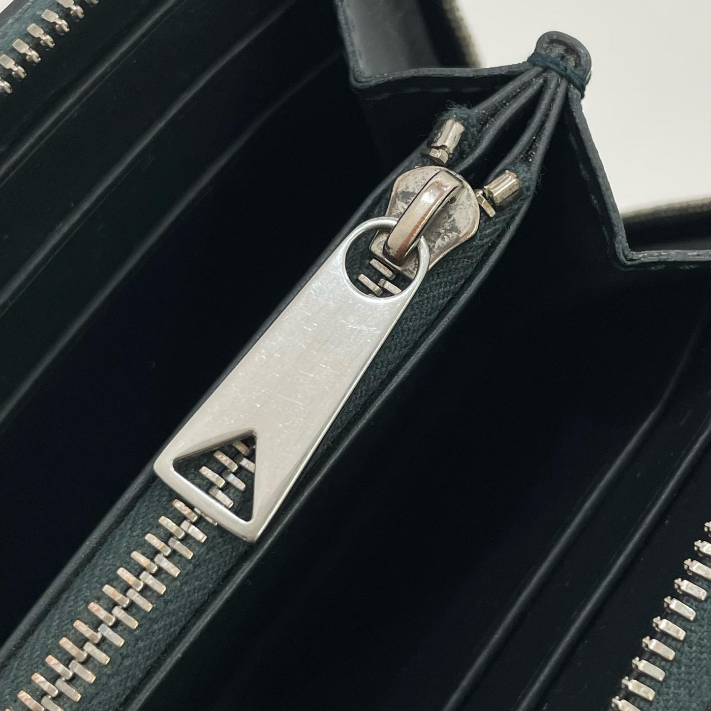 BOTTEGA VENETA | ボッテガヴェネタ 長財布 ブラック×グリーン【尾張小牧店】