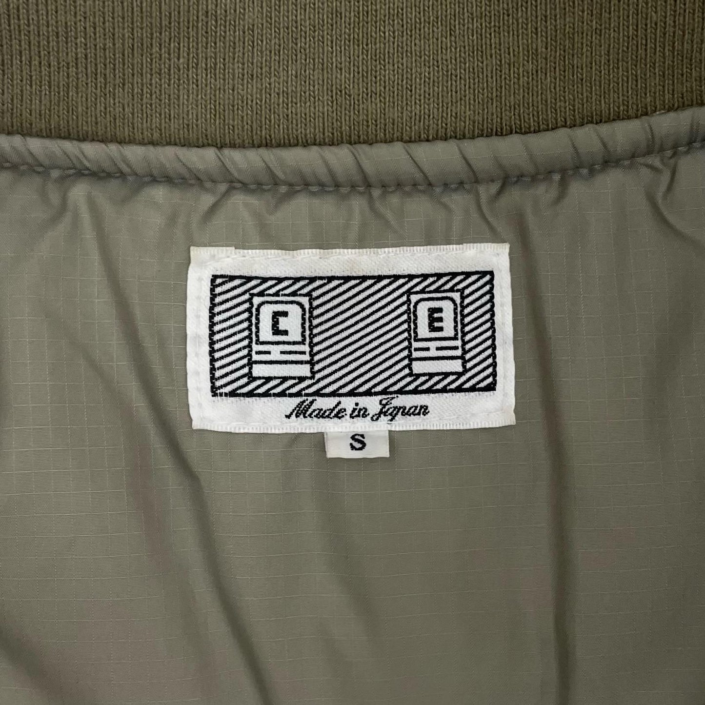 C.E CAV-EMPT | シーイーキャブエンプト 中綿ベスト CES24JK24 カーキ サイズ：S【尾張小牧店】