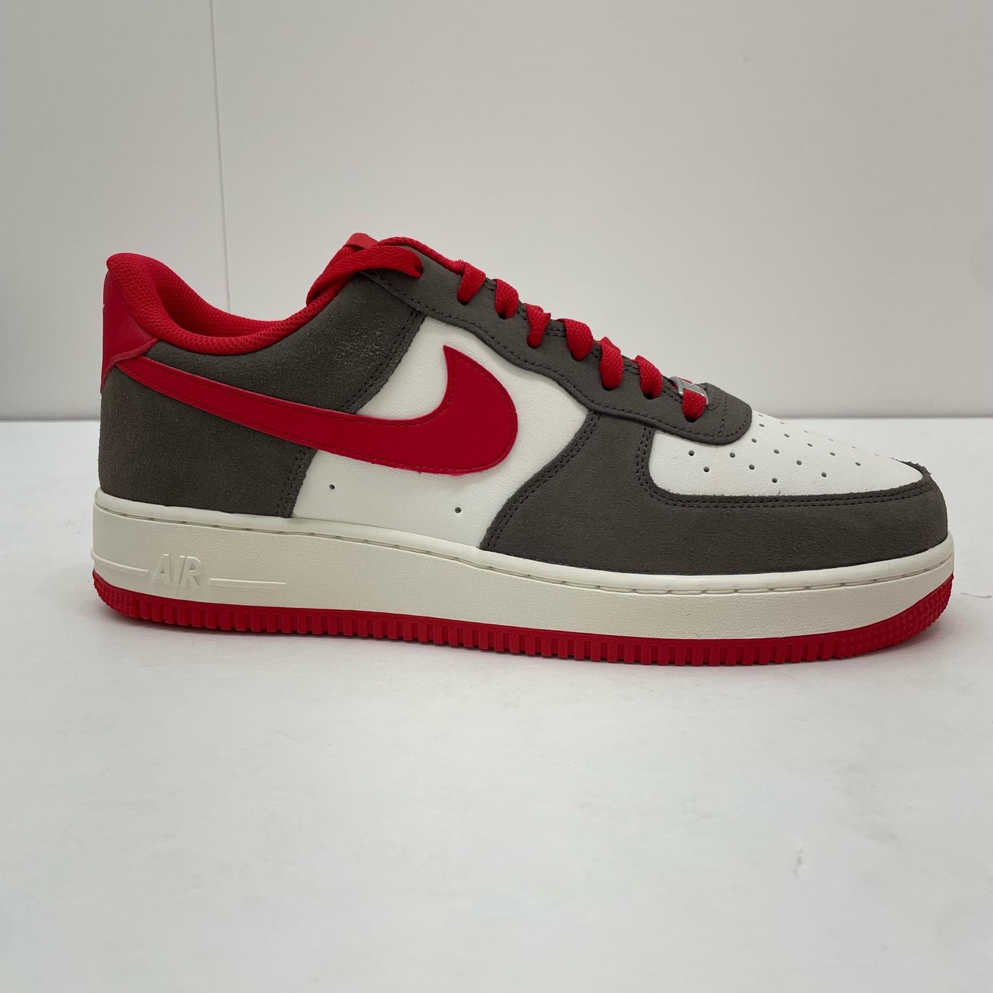 NIKE | ナイキ Air Force 1 '07 LV8 スニーカー FQ8714-201 ブラウン 28.5cm【尾張小牧店】