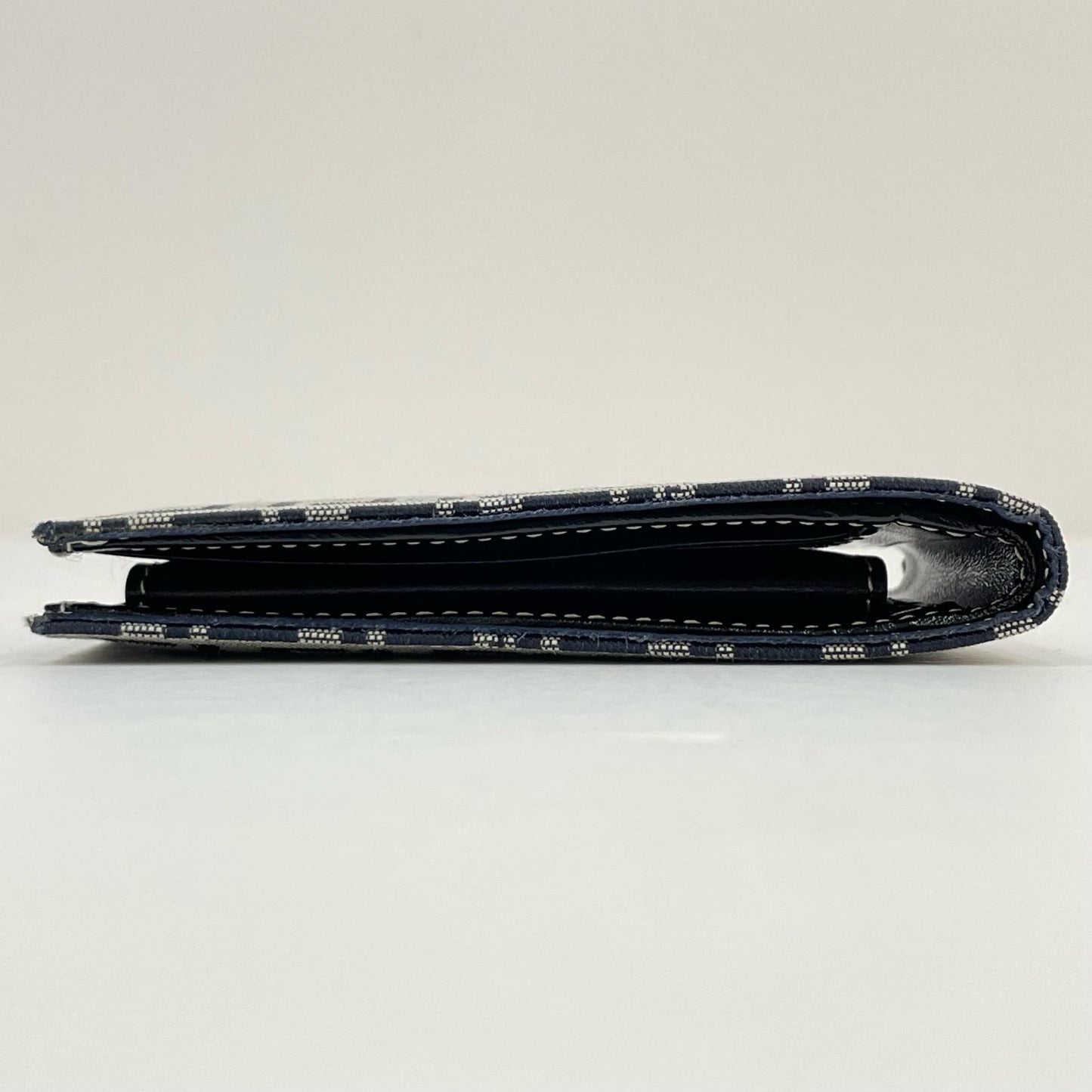 FENDI | フェンディ 二つ折り財布 ダークネイビー【尾張小牧店】