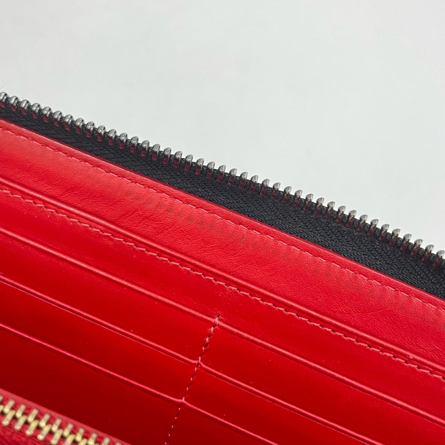 Christian Louboutin | クリスチャンルブタン 長財布 ブラック×レッド【尾張小牧店】