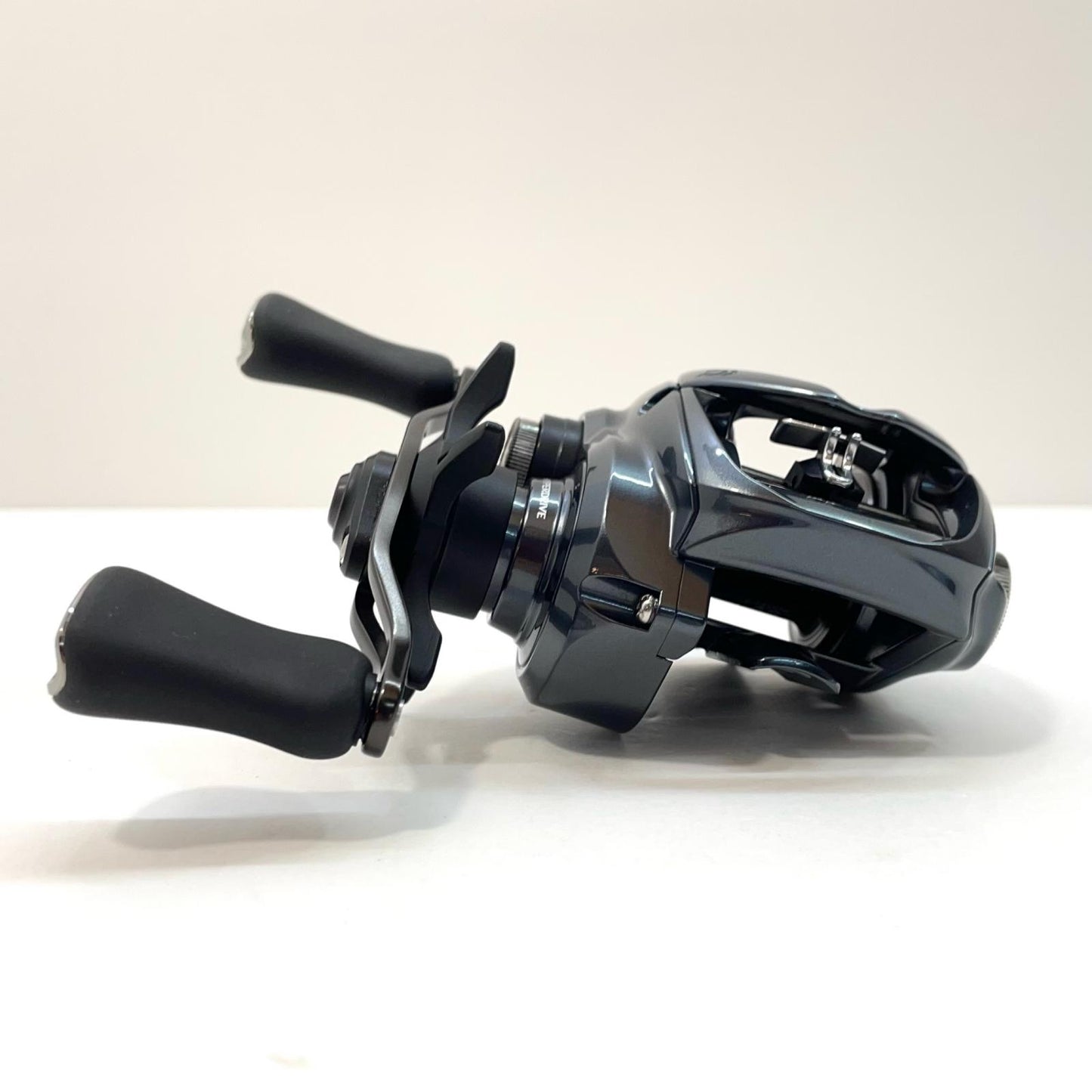 【フィッシング/釣り/釣具/リール】 【ベイトリール/右ハンドル】Daiwa | ダイワ 25タトゥーラ SV TW 100XH【尾張小牧店】