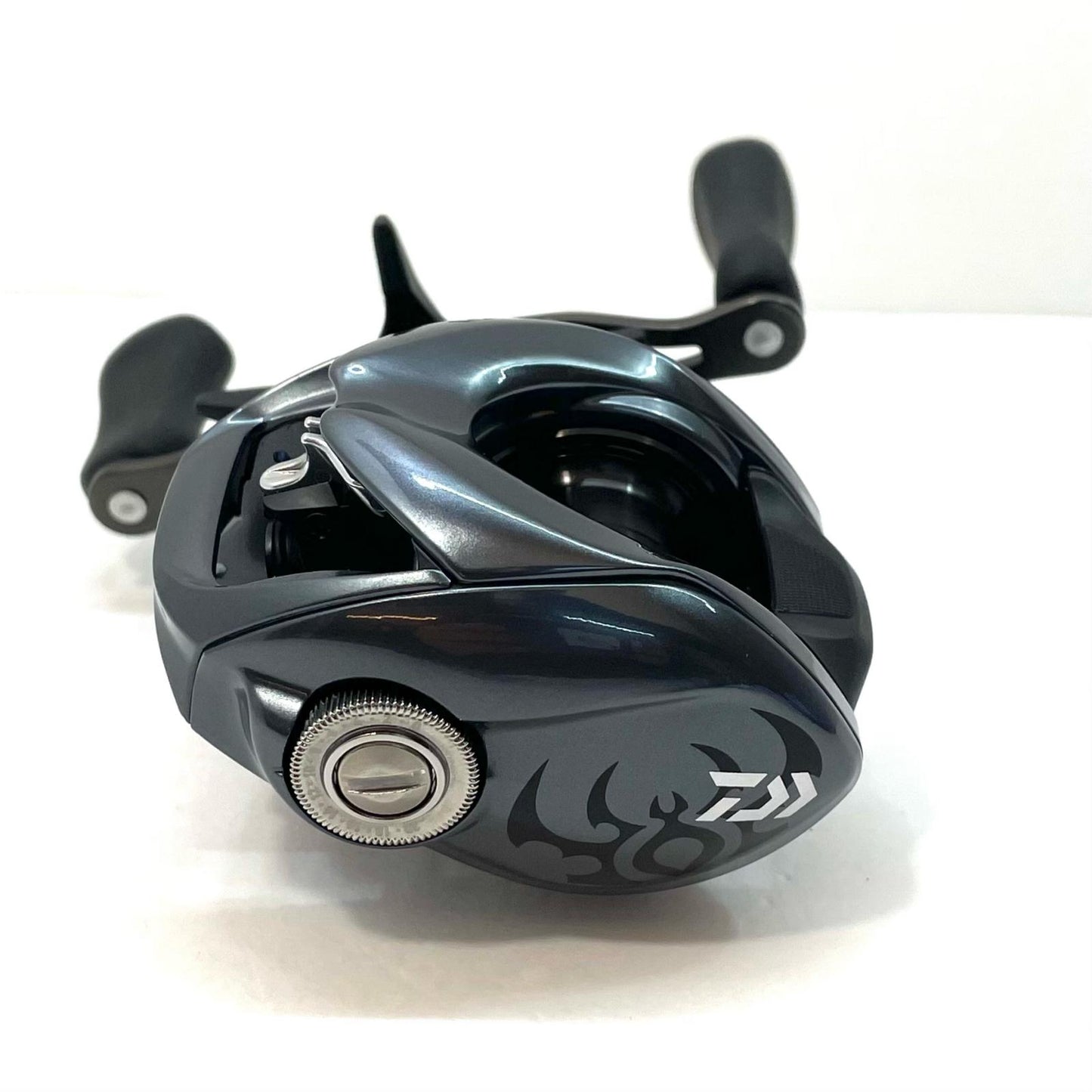 【フィッシング/釣り/釣具/リール】 【ベイトリール/右ハンドル】Daiwa | ダイワ 25タトゥーラ SV TW 100XH【尾張小牧店】
