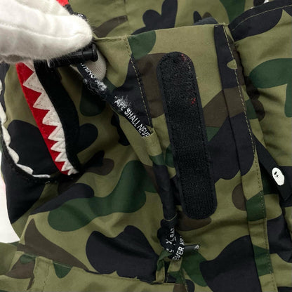 A BATHING APE | アベイシングエイプ 1ST CAMO SHARK SNOWBOARD JACKET ナイロンジャケット カモフラ柄 サイズ：L【尾張小牧店】